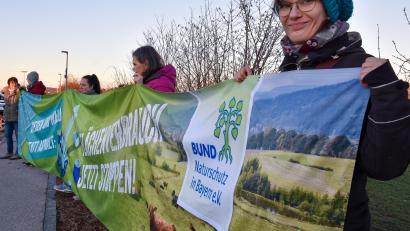 Bild: Stephan Huber
Die IG "Leben statt Asphalt" veranstaltete am Sonntag ein "Laternenfest", einen stillen Protest gegen die Westumfahrung Kümmersbruck und für Klimaschutz.