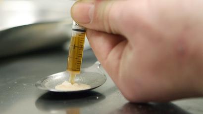 Archivbild: Boris Roessler
18 Gramm Heroin – hier ein Symbolbild – finden Polizeibeamte bei einem 35-Jährigen in Schwandorf. Er muss nun für drei Jahre hinter Gitter.