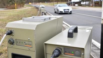 Symbolbild: Petra Hartl
Den Titel "Raser des Monats" bekam im Januar ein Autofahrer, der bei Tirschenreuth mit 185 km/h unterwegs war und von der Verkehrspolizei Weiden geblitzt wurde.