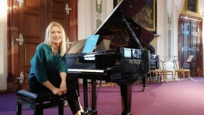Bild: Massimo Briani/exb
Die Pianistin Radka Hanáková gibt am 10. März in Neunburg vorm Wald ein Konzert. Die Goldberg-Variationen von Bach sind zu hören.