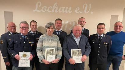 Bild: Feuerwehr Lochau/exb
Die Feuerwehr ehrte langjährige Mitglieder: (von links) Kreisbrandinspektor Otto Braunreuther, Max Greger, Kreisbrandmeister Peter Prechtl, Maria Seitz, Zweiter Vorsitzender Tobias Würstl, Otto Malzer, Vorsitzender Alexander Heining, Kommandant Nico Spörl und Bürgermeister Hubert Kraus.