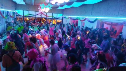 Bild: msk
Für ein volle Tanzfläche sorgte DJ Philitious beim Dumbacher Weiberfasching 2024.