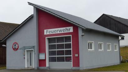 Bild: sl
Das Gerätehaus ist 2013 eingeweiht worden. Der Dachstuhl muss noch ausgebaut werden, was in diesem Jahr ansteht.