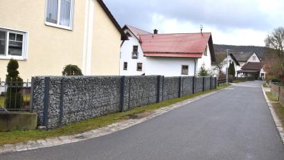 Bild: no
Die Wiesenstraße in Illschwang soll in den nächsten Jahren einen Regenwasserkanal bekommen.