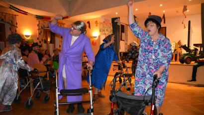 Bild: fdl
Die Rollator-Gruppe wird für ihre gekonnte Darbietung mit viel Beifall belohnt.