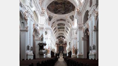 Symbolbild: pz
In der Basilika Waldsassen machte sich ein 58-Jähriger an einem Opferstock zu schaffen.