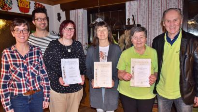 Bild: wku
Ehrungen beim Gartenbauverein: (von links) Michaela Basler, Christian Hirsch, Christine Pesold, Petra Grembler, Anneliese Grötsch und Erich Richthammer.