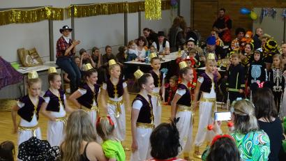Bild: Sonja Müller
Die Juniorengarde der Faschingsgesellschaft des ASV Michelfeld glänzte beim Michelfelder Kinderfasching mit ihrem Schautanz.