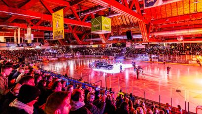 Archivbild: Werner Moller
In den Play-offs ist mit einem vollen Haus zu rechnen. Tageskarten für die Play-offs sind in dieser Saison nur an Vorverkaufsstellen und in der Geschäftsstelle erhältlich.