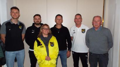 Bild: e
Sie übernehmen beim FC Amberg Verantwortung (von links): Mario Schmien, Roman Reinhardt, Nicole Seemann, Matthias Schmien, Stefan Seemann und Axel Malich.