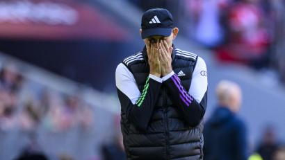 Bild: Tom Weller/dpa
Münchens Trainer Thomas Tuchel ist verzweifelt. Ein Bild, das man zuletzt beim FC Bayern öfter sah. Am Saisonende trennen sich die Wege.