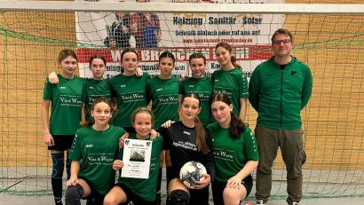 Bild: Schärtl
Die C-Juniorinnen des TSV Neudorf haben in der laufenden Hallensaison drei von fünf Turniere gewonnen. Auch bei der bayerischen Futsal-Meisterschaft wollen die Schützlinge von Trainer Andreas Schärtl (rechts) als Außenseiter eine scharfe Klinge schlagen.