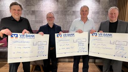 Bild: ge
Freude bei der Spendenübergabe: Von links Stefan Reither, Eberhard Wenge, Hans-Jürgen Nägerl und Richard Reisinger.