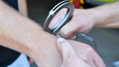 Symbolbild: Petra Hartl
Ein 44-Jähriger wurde nach einem langen Prozess vor dem Amberger Landgericht zunächst hinter Gitter gebracht und nun endgültig in die Türkei abgeschoben.