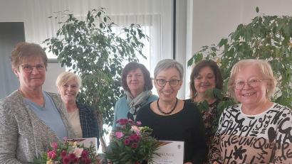 Bild: Julia Möbus/exb
Beim SkF gab es Ehrungen (von links): Sabine Baumeister-Kiener, Evelyne Fritsche, Doris Müller, Christine Bernard-Gunesch, Simone Hoppe und Vorsitzende Marianne Gutwein.