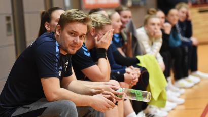 Archivbild: G. Büttner
Trainer Niklas Deml und die Handballerinnen der HSG Weiden gastieren bei der SG Regensburg.