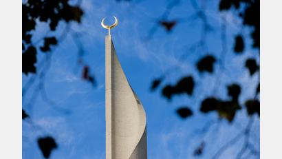 Symbolbild: Rolf Vennenbernd
Ein Minarett der Zentralmoschee der DITIB (Türkisch-Islamische Union der Anstalt für Religion) ragt in Köln in den Himmel. Von der Moschee aus kann der Muezzin über Lautsprecher zum Freitagsgebet rufen.