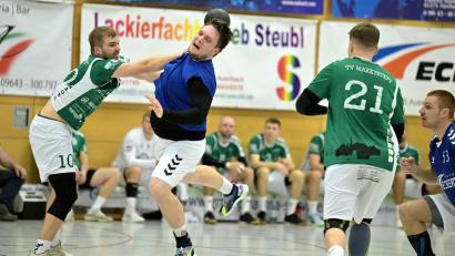 Archivbild: Hubert Ziegler
Maxim Pankraz (Zweiter von links) und die SG Auerbach/Pegnitz gastieren am Samstag beim TSV Roßtal.