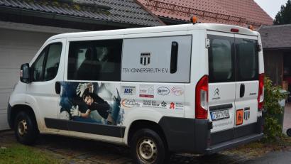 Bild: jr
Der Citroën-Neunsitzer (Bild) des TSV Konnersreuth wird durch ein Exemplar von Ford in gleicher Größe ersetzt. Bis zur Auslieferung des neuen Busses werden aber noch einige Monate vergehen.