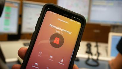 Symbolbild: Frank Rumpenhorst/dpa
Weil sie sich ausgesperrt hatte, kontaktierte eine Frau in Marktredwitz sechsmal die Rettungsleitstelle.