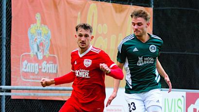 Archivbild: Thomas Schrems
Der SV Mitterteich bestreitet am Samstag das Toto-Pokal-Spiel gegen den FC Eintracht Münchberg. Außer Justin Wagner (rechts) sind bei den Stiftländern alle Mann an Bord.