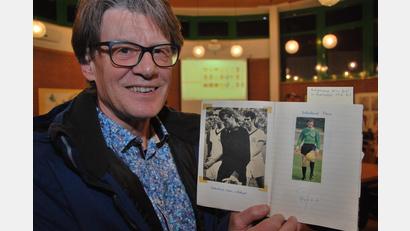 Bild: gsp
In einem kleinen Heftlein hat der Ensdorfer Charly Senft die Unterschriften von Franz Beckenbauer, Sepp Maier und Co. gesammelt.