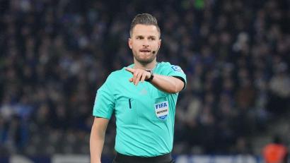Bild: Soeren Stache/dpa
Schiedsrichter Daniel Schlager wird eine Kamera tragen.