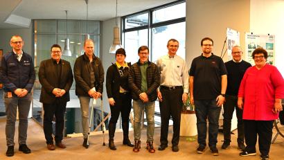 Bild: Dominik Hämmerl/exb
Gemeinsam mit dem Organisator Ski-Club Schwandorf, Bürgermeister Thomas Falter, den weiteren Sponsoren und den Spendenempfängern freut sich das BMW-Werk Wackersdorf auf den Fifala am 16. Mai.