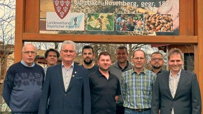 Bild: Jannik Bohmann
Der neue Vorstand des Bienenzuchtvereins Sulzbach-Rosenberg: Von links Alexander Hirschmann-Titz (Schriftführer), Ludwig Schneider und Helmut Heuberger (Beisitzer), Stefan Hubmann (Zweiter Schriftführer) Alexander Lotter und Klaus Maderer (Beisitzer), Matthias Hüttner (Kassier), Andreas Royer (Zweiter Vorsitzender), Matthias Bohmann (Vorsitzender).