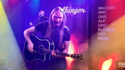 Bild: uz
Hochkonzentriert präsentiert Huey Colbinger seine Songs auf der "Live Stage" im Parapluie.