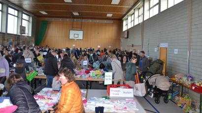 Bild: gi
Die Auswahl beim Kinderbasar "Rund ums Baby und Kind" in der Schulturnhalle Moosbach lässt keine Wünsche offen.