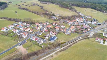 Bild: Thilo Hierstetter
Im Juni 2021 ergossen sich letztmalig wahre Wasserfluten durch das untere Dorf von Großalbershof. Jetzt soll ein Schutzkonzept umgesetzt werden.