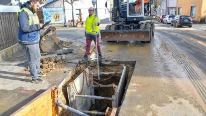 Bild: Petra Hartl
Zu einem Wasserrohrbruch ist es am Montag in der Eglseer Straße in Amberg gekommen.