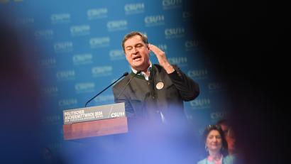 Archivbild: Peter Kneffel
Markus Söder (CSU), Ministerpräsident von Bayern und CSU-Chef, hält eine Rede beim politischen Aschermittwoch der CSU.