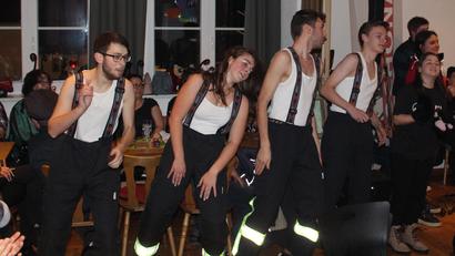 Bild: Scherr/exb
Mächtig ins Zeug legt sich die Jugendfeuerwehr bei ihrer gelungenen Einlagel.