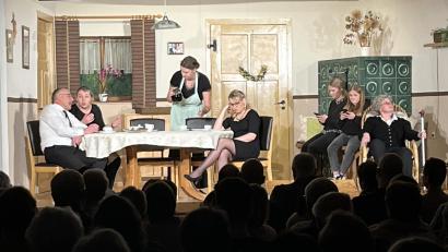 Bild: sns
Das Theaterstück "A Leich zum Kaffee" ist ganz nach dem Geschmack des Publikums.