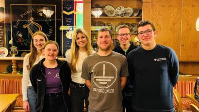 Bild: Kirwa Weigendorf/exb
Der neu gewählte Vorstand mit (von links) Simone Maul, Elisabeth Hoffmann, Jessica Pickel, Philipp Göhring, Janik Müller und Thomas Hämmerl.