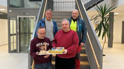 Bild: Verein Licht für Kinder/exb
Bei der Übergabe der Geschenke für Nepal: (von links) Michael, Peter Meckler, Karl, Wolfgang Steck.