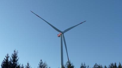 Symbolbild: anv
Rund 250 Meter sollen die Windräder bei Parkstein hoch sein. Das Projekt der Bürgerenergiegenossenschaft kostete bislang etwa 400.000 Euro. Scheitert es?
