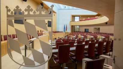 Symbolbild: Peter Kneffel/dpa
Der Bayerische Landtag debattierte Ende Februar zum ersten Mal über den Haushalt für die Jahre 2024/2025.