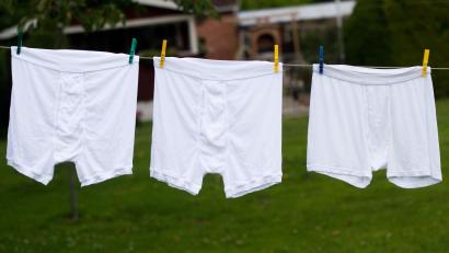 Symbolbild: Julian Stratenschulte
Ein Mann hat Unterwäsche aus einem Geschäft in Amberg gestohlen.