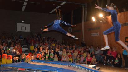 Bild: jr
"Sigis Mädchen" zeigten ihr Können beim Trampolinspringen.