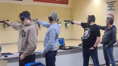 Bild: rwo
Fabian Plannerer (links) und Alexander Deubzer (3 von links) waren in Höhenhof enorm gefordert.