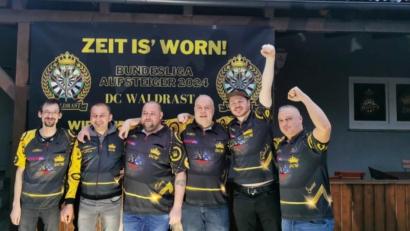 Bild: Dartclub Waldrast/exb
Der Dart Club Waldrast schaffte den Aufstieg in die Dart-Bundesliga Bayern Nord. Von links Tobias Plötz, Cengiz Beyhan, Christian Zwick, Matthias Enderer, Patrick Bauer und Cinak Bavram junior.