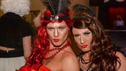 Archivbild: Andreas Brückmann
Im Jahr 2018 gab es in Amberg zum letzten Mal einen Tuntenball. Wer als Mann in den Casino-Saal wollte, musste als Frau verkleidet sein.