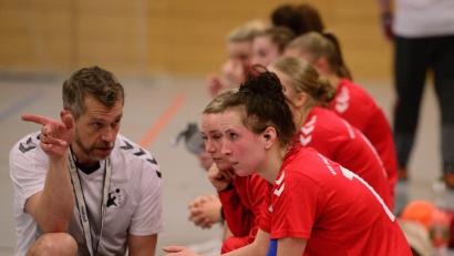Bild: ham
Co-Trainer Jochen Sobota (links) im Gespräch mit Nathalie Fleischmann.