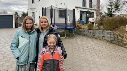 Bild: upl
Ramona Beyerlein mit ihren beiden Töchtern.