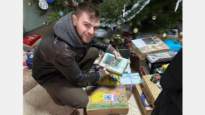 Bild: Chris Klawitter/exb
Nicolai Bruckner sorgt dafür, dass die Geschenke aus Nabburg in der Ukraine in die richtigen Hände gelangen.