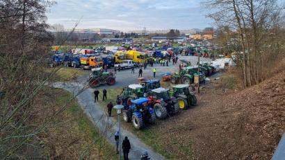 Archivbild: kaz
Auf dem Festplatz in Kemnath, soll wie bei den Bauernprotesten im Januar dieses Jahres, eine Kundgebung stattfinden. Verschiedene Redner aus verschiedenen Branchen haben sich bereits angekündigt.