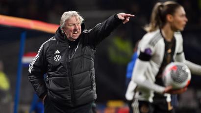 Bild: Federico Gambarini/dpa
Immer engagiert bei der Sache: Bundestrainer Horst Hrubesch im Spiel gegen die Niederlande.